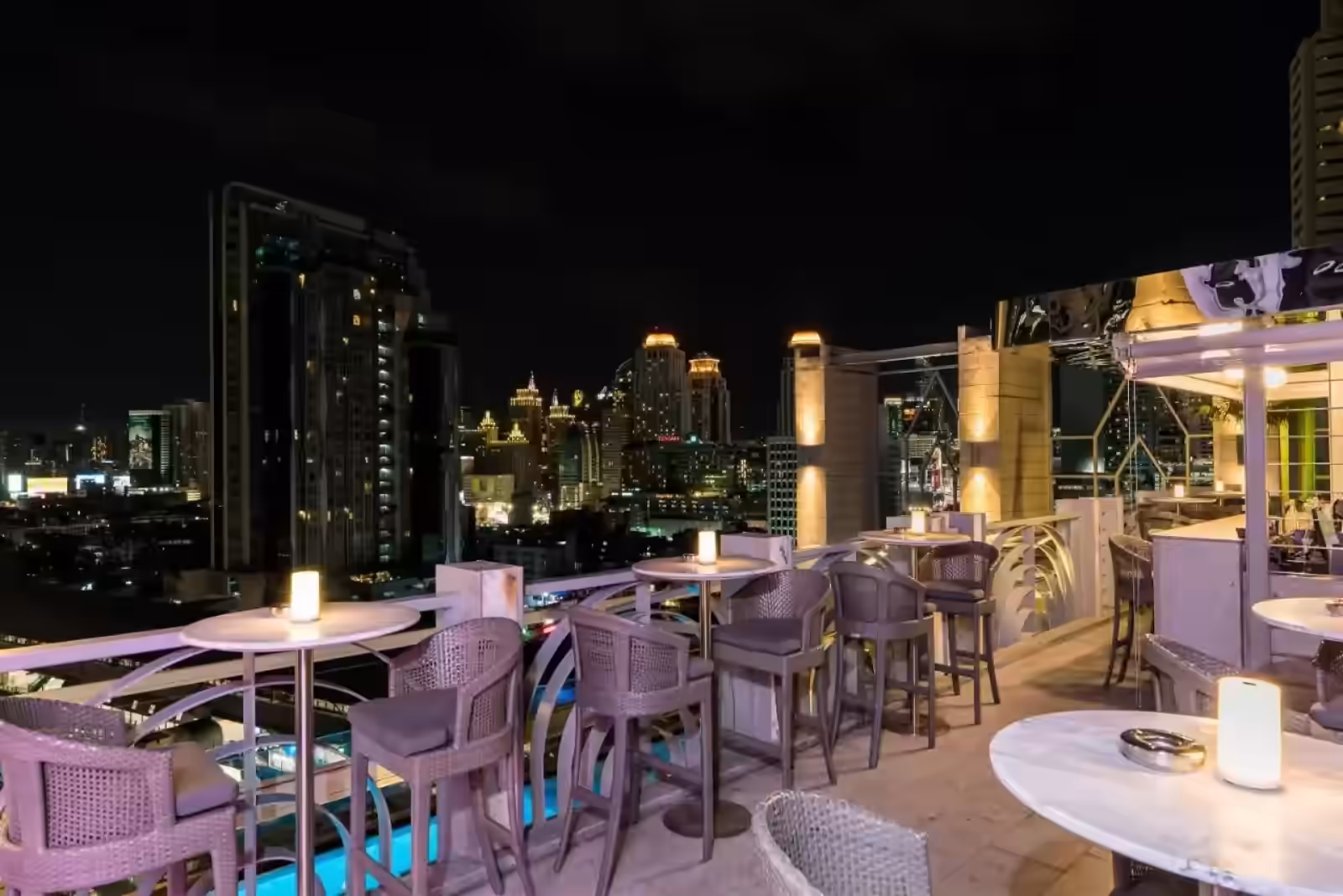 Rooftop Barracuda Rooftop Bar - Akara hotel in Bangkok - 1