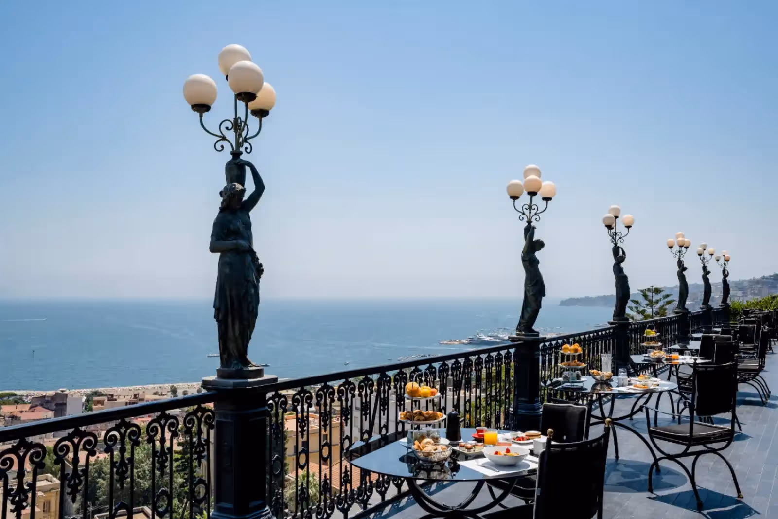 Rooftop Bidder Terrace in Naples - 1