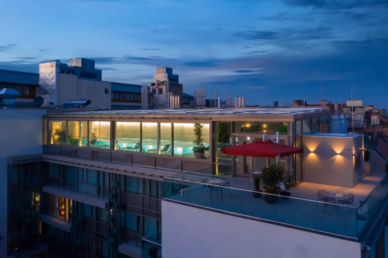 Rooftop Cortile Sky Bar & Pool in Budapest - 4