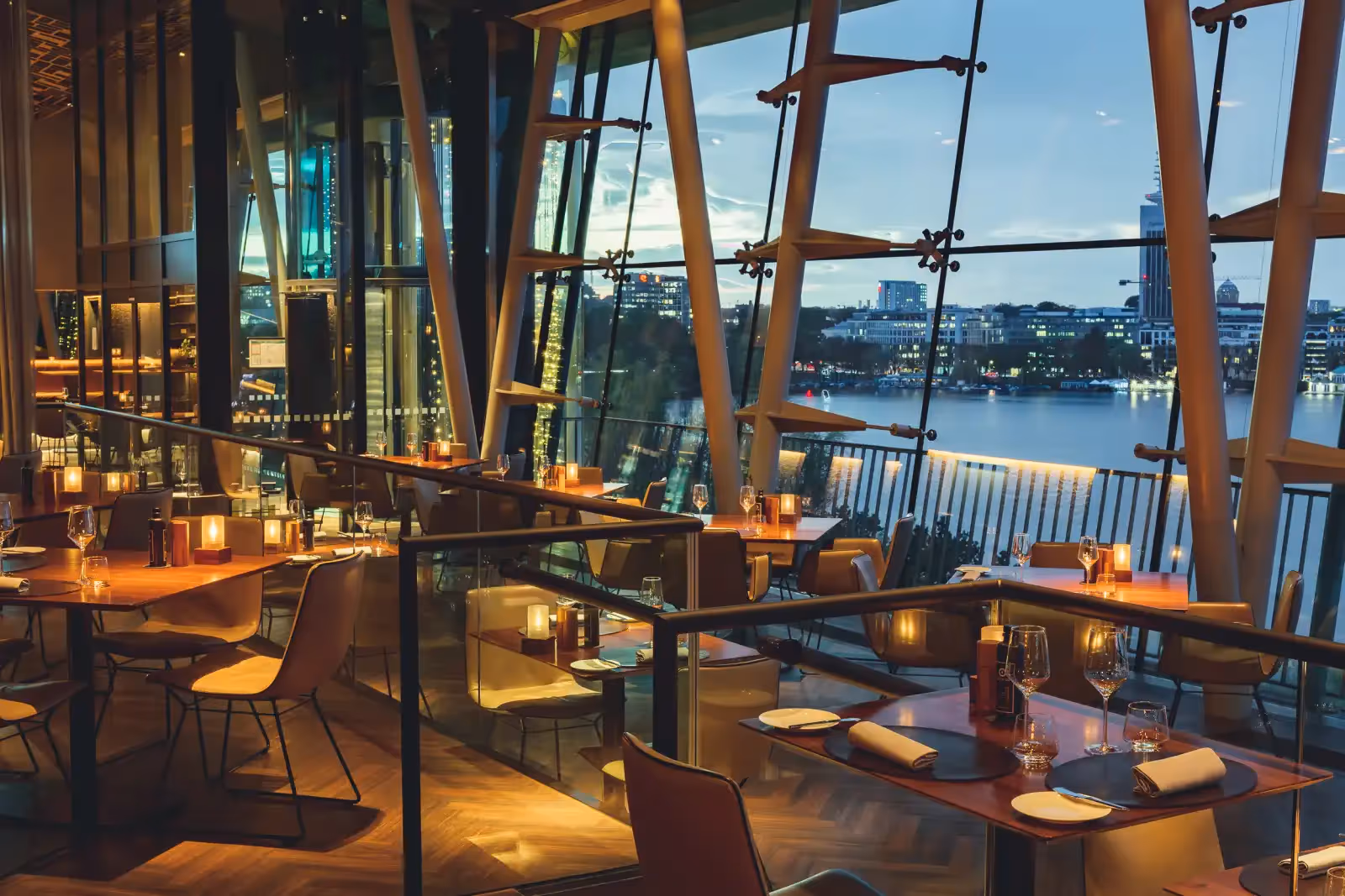Heritage Rooftop Bar in Hamburg - 4