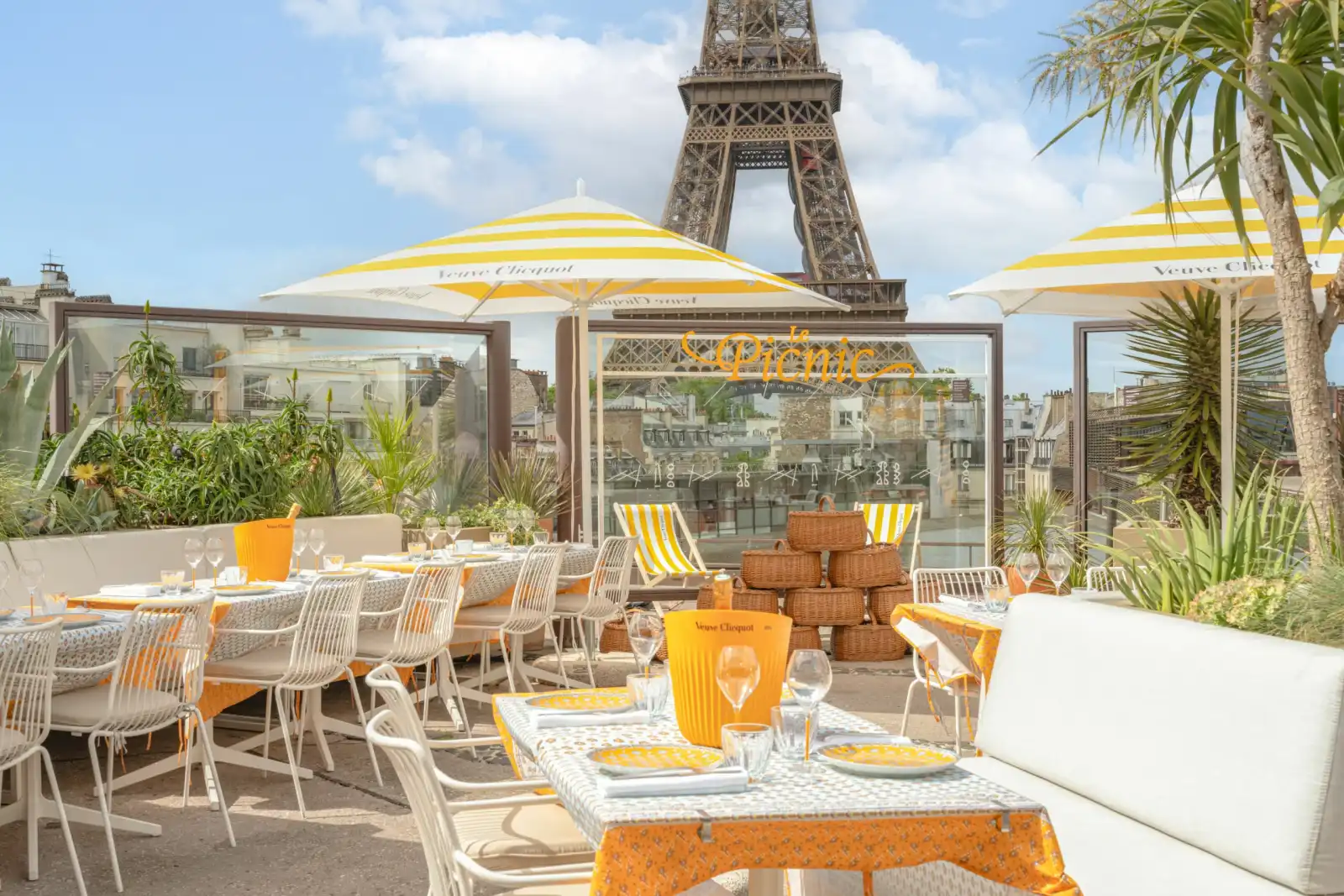 Rooftop Les Ombres in Paris - 1