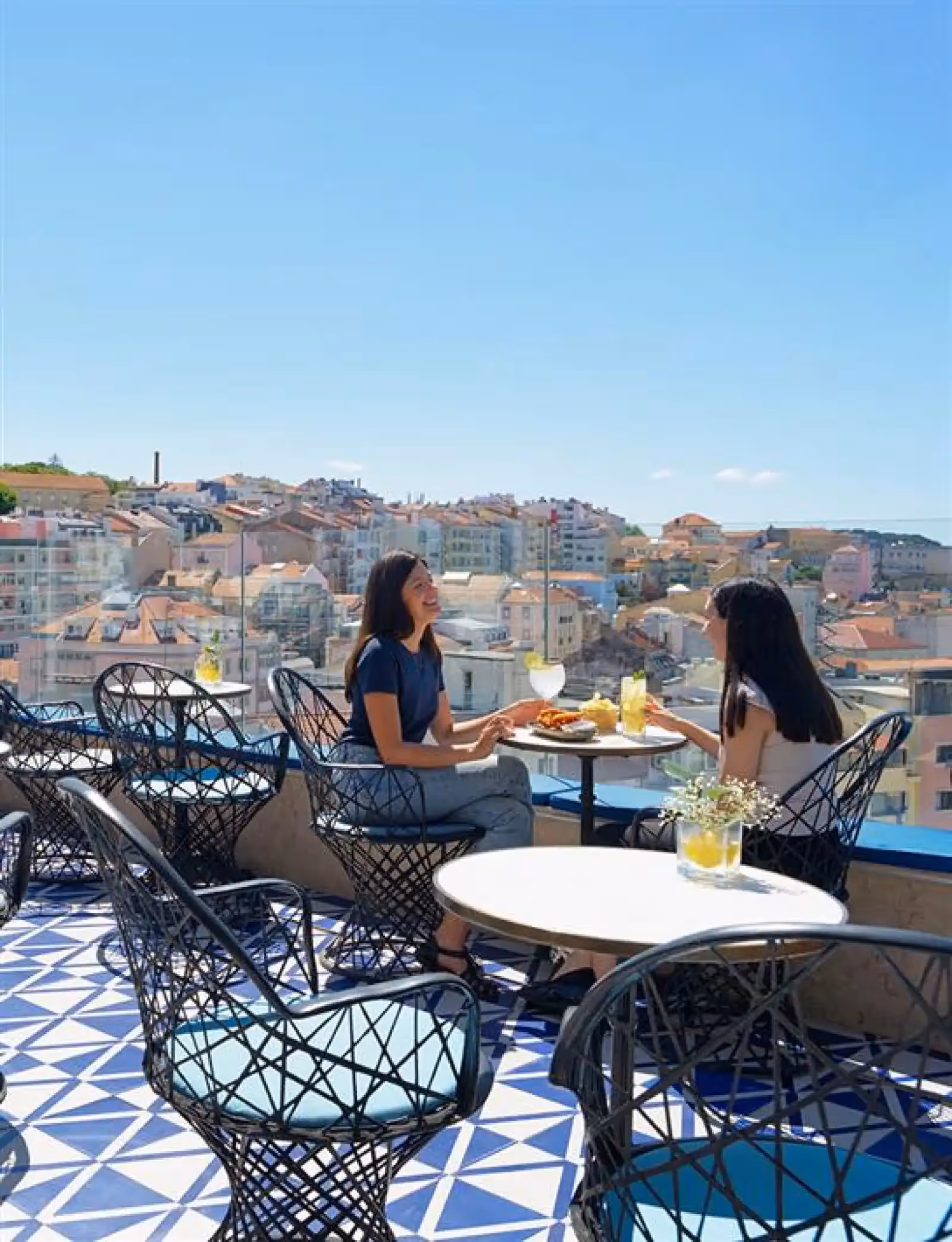 Limão Rooftop Bar in Lisbon - 2