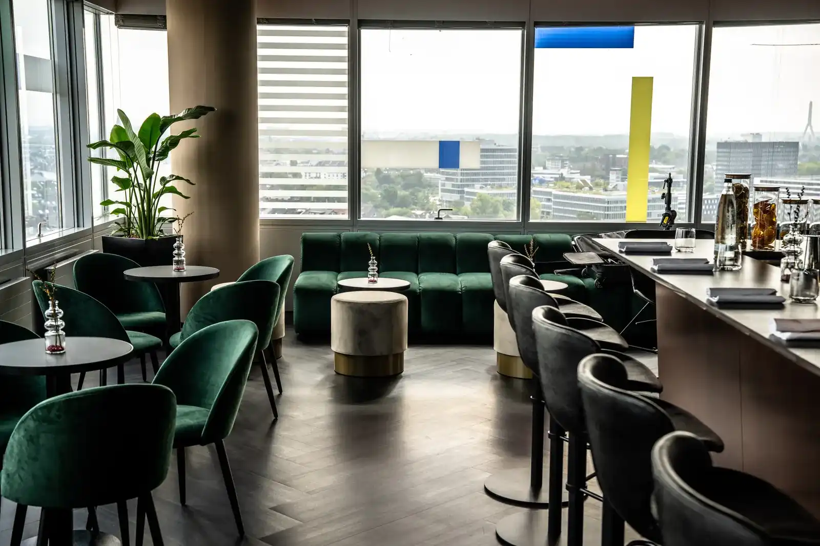 Rooftop MIA Restobar in Düsseldorf - 1