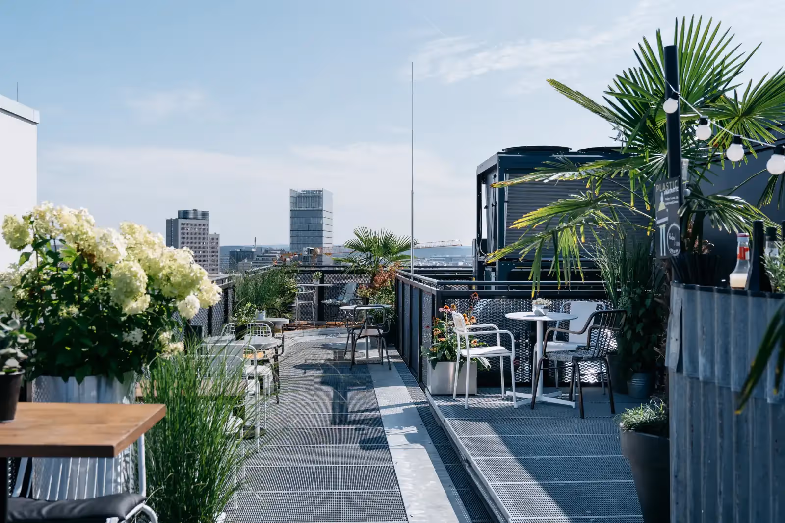 Rooftop Observatory Bar in Düsseldorf - 4