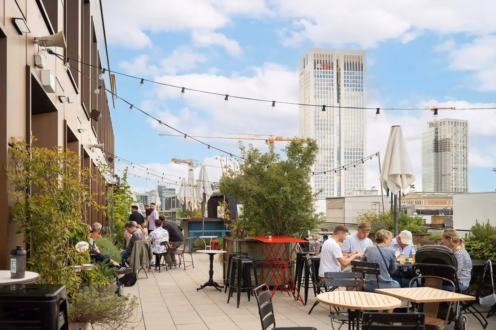 Rooftop Ruby Louise in Frankfurt - 1