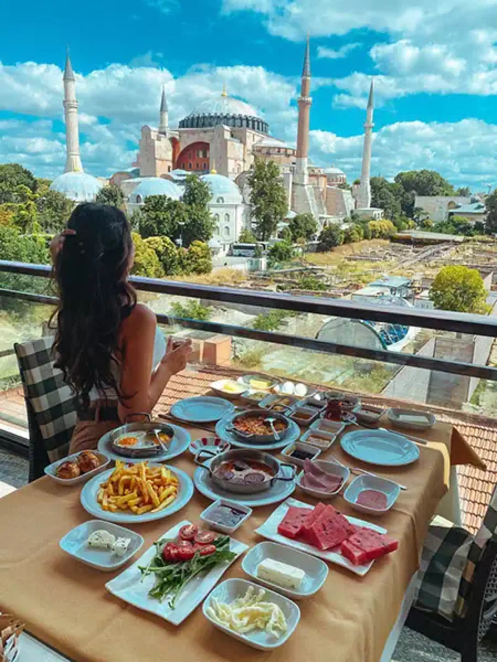 Rooftop Seven Hills Restaurant in Istanbul - 3