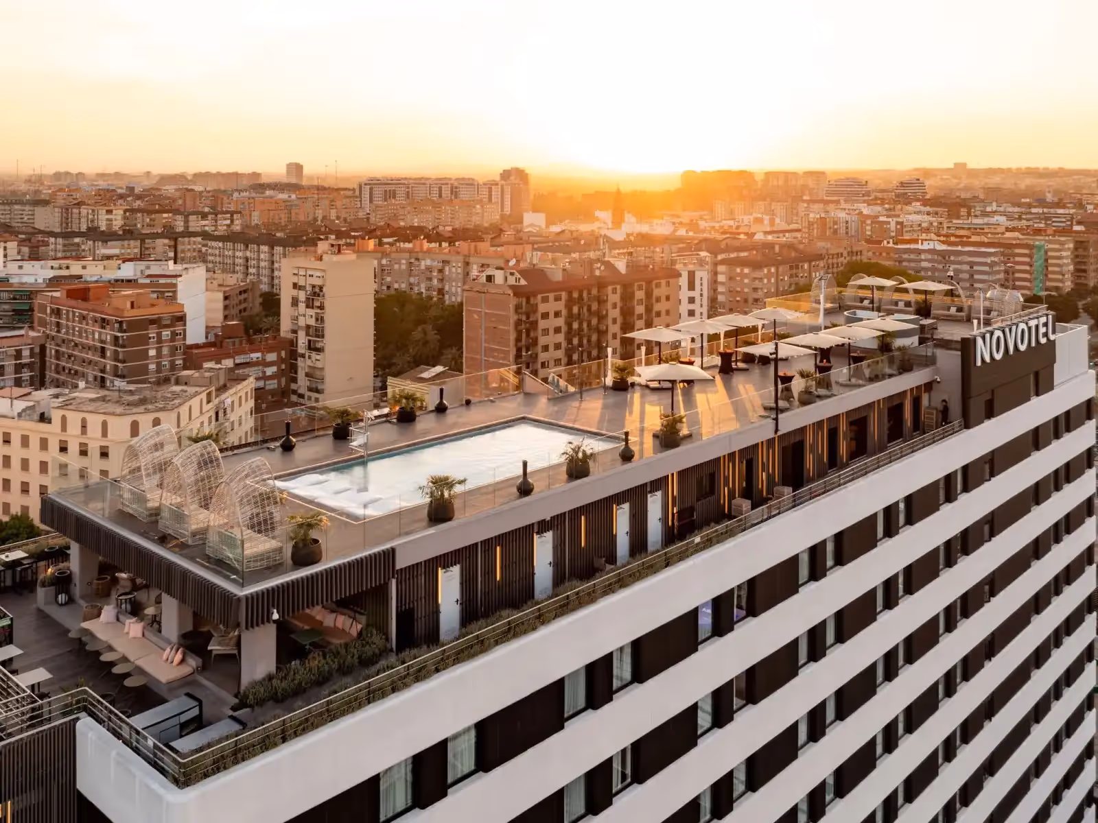 Rooftop Sky Bar in Valencia - 1