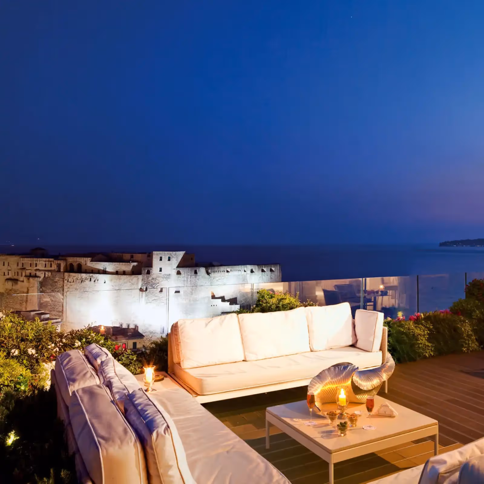 Rooftop Sky Lounge in Naples - 1