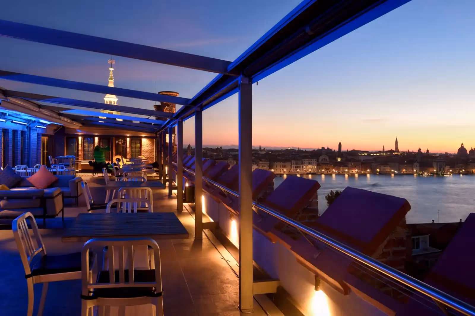 Skyline Rooftop Bar in Venice - 4