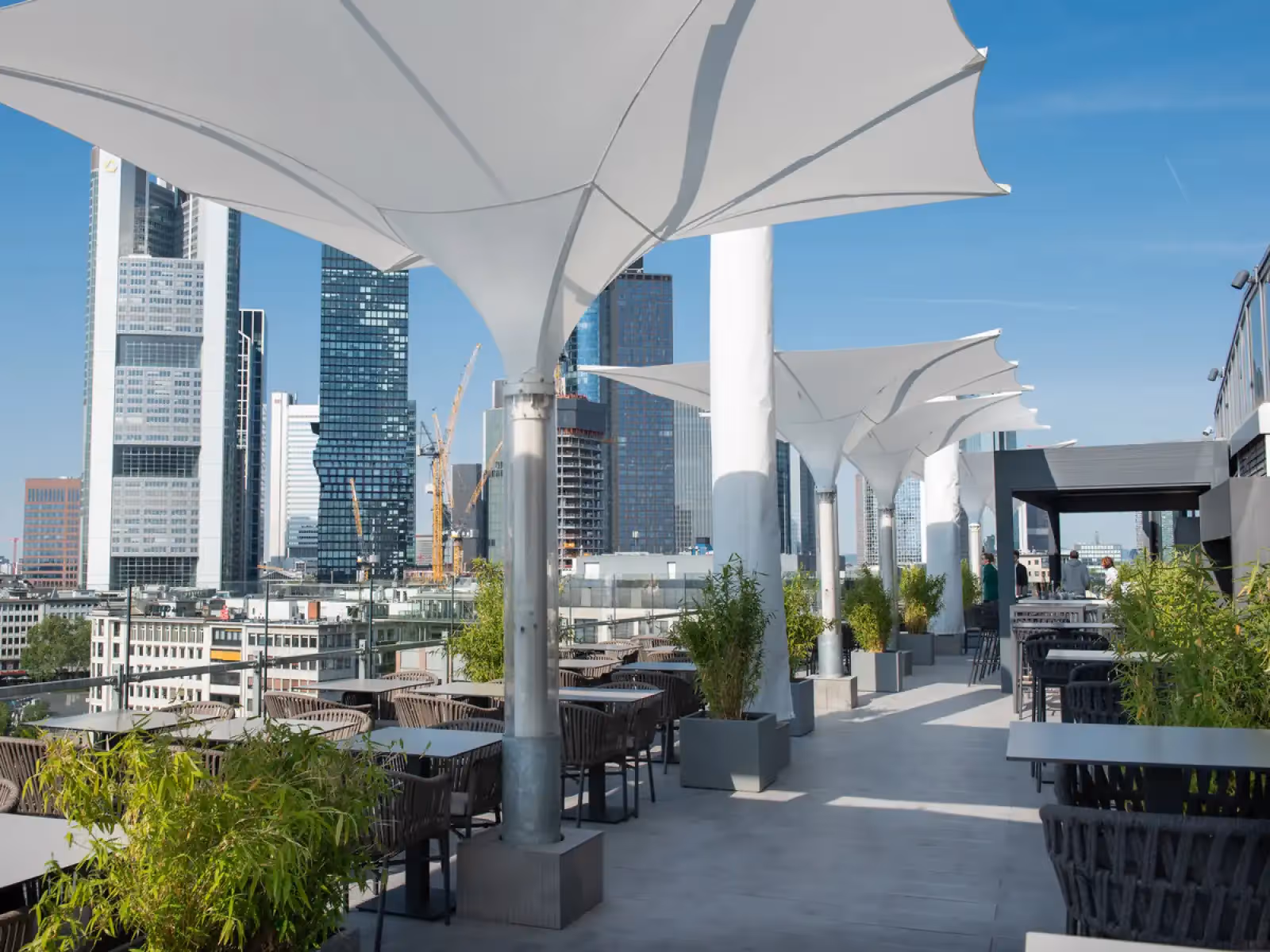 Rooftop THE VIEW in Frankfurt - 2