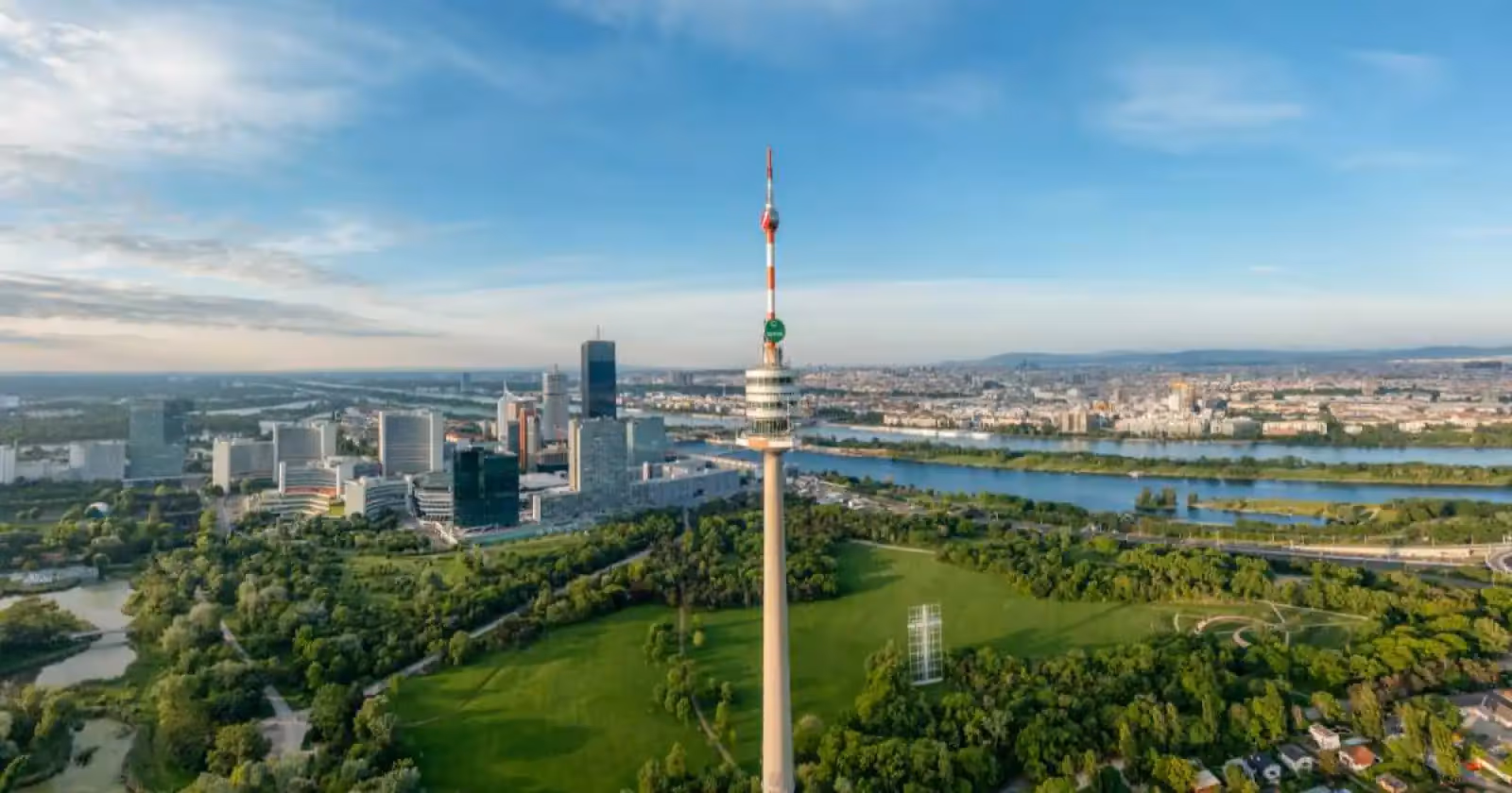 Rooftop Turm Restaurant in Vienna - 5