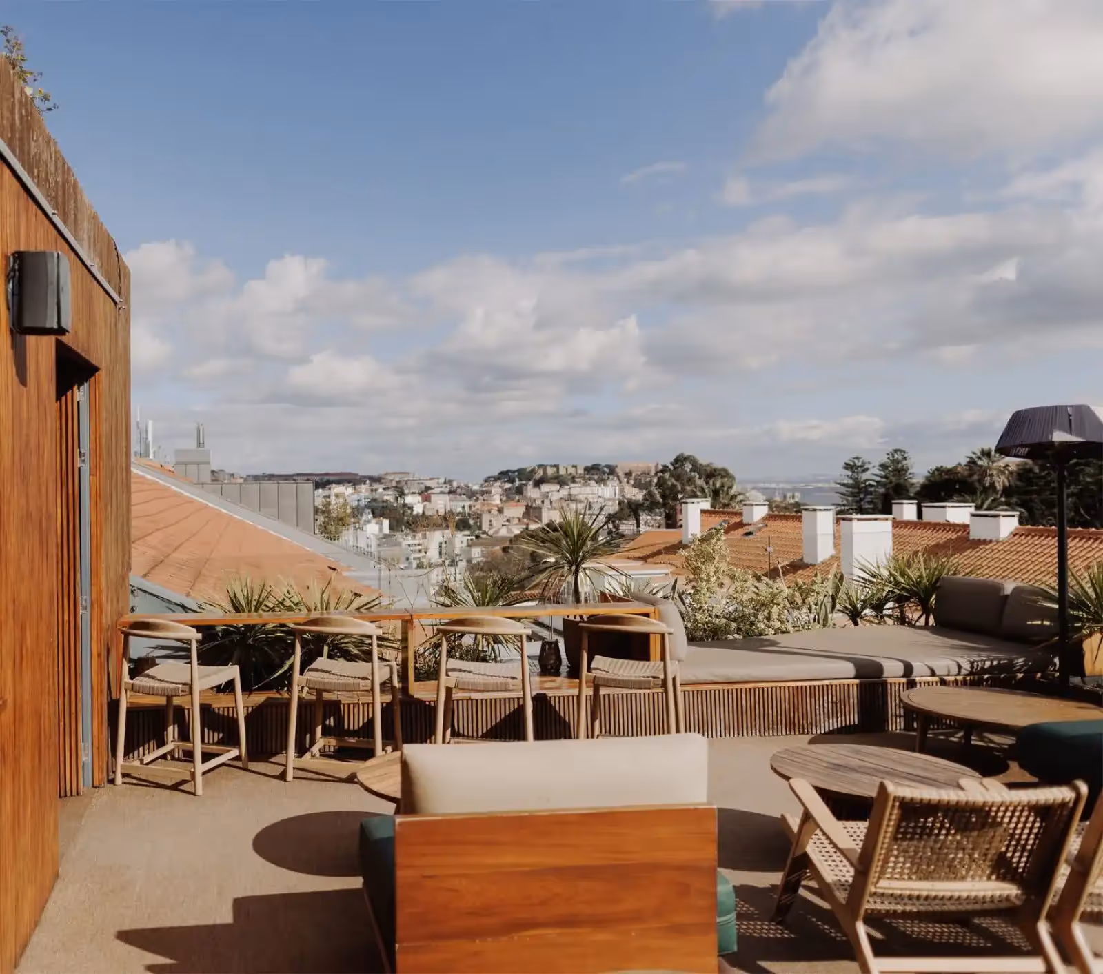 V Rooftop Bar in Lisbon - 1