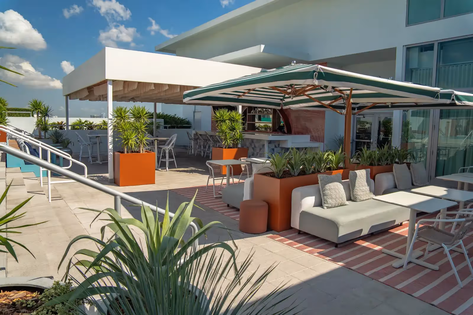 Vista Rooftop Bar in Miami - 1