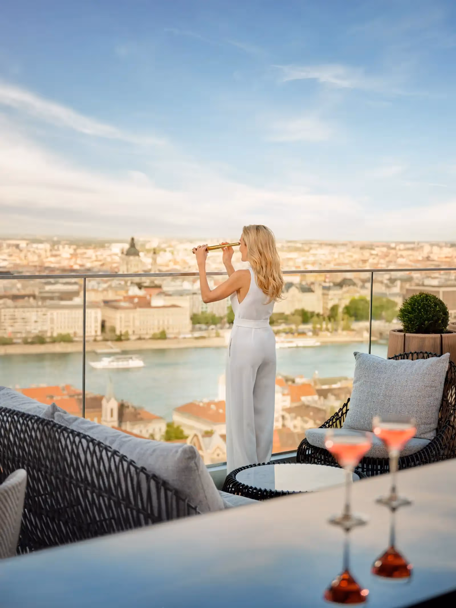 Rooftop White Raven Skybar & Lounge in Budapest - 3